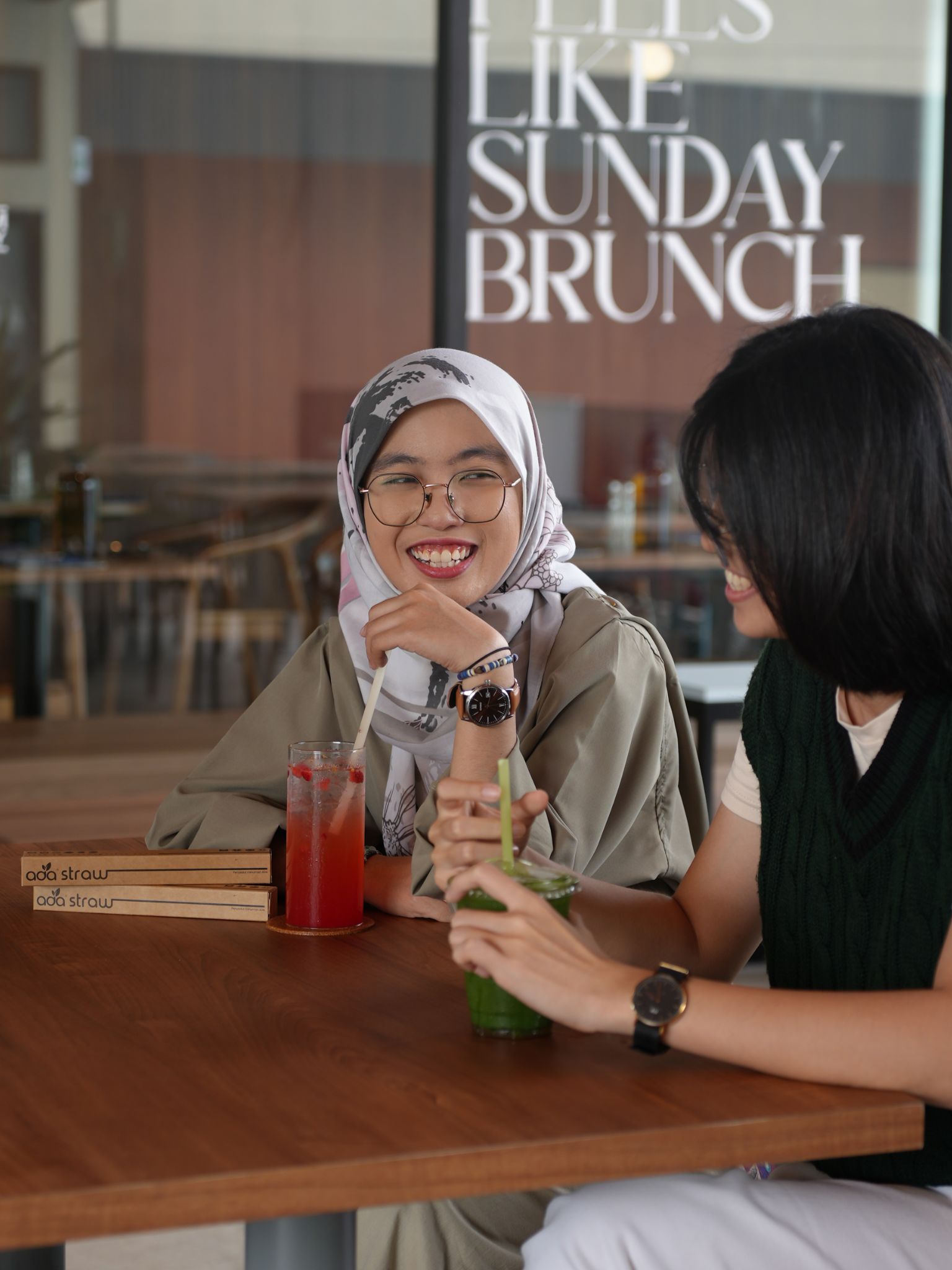 A cafe customer drinking with an ADA straw